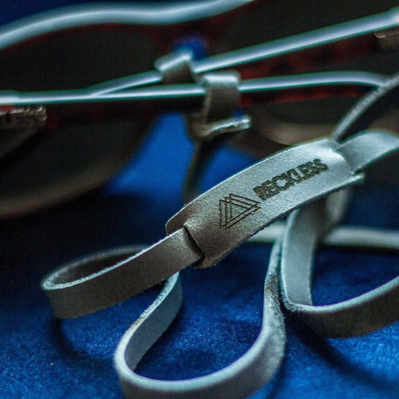 Strap shadow - Reckless