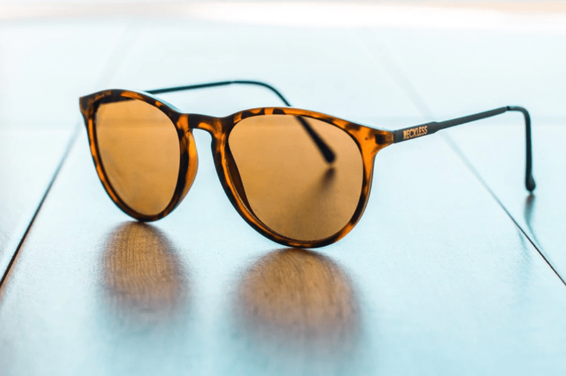 De caparazón a un ícono de estilo: la historia rebelde de los lentes tortoise - Reckless